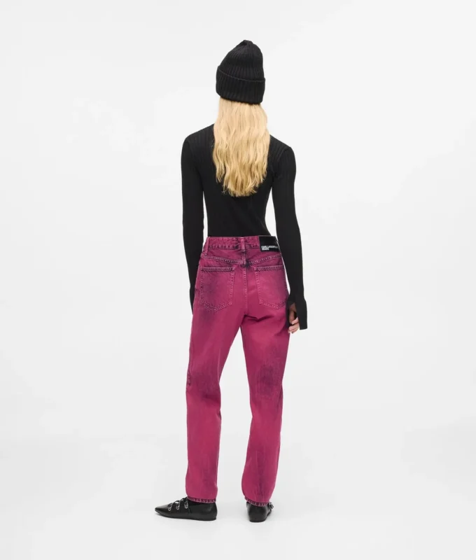 Mom jeans med spraymaling