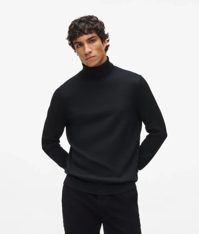 Monogram-pin-rullekravesweater