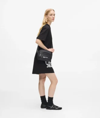 Nylon crossbody-taske med logo