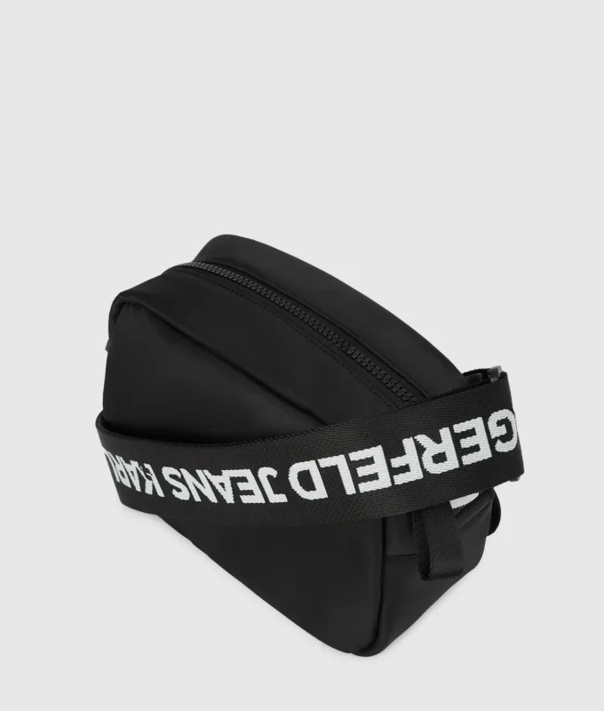 Nylon crossbody-taske med logo