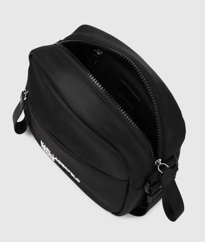 Nylon crossbody-taske med logo