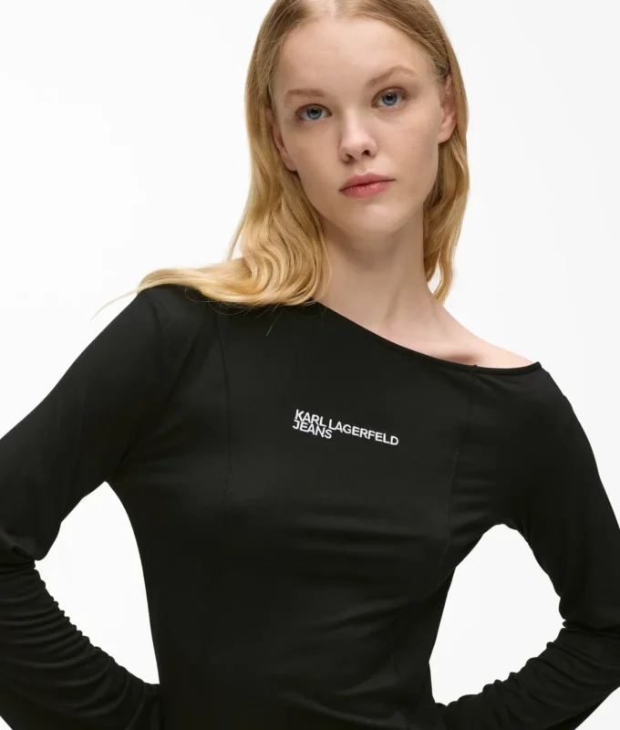 Off-shoulder kjole med snøre