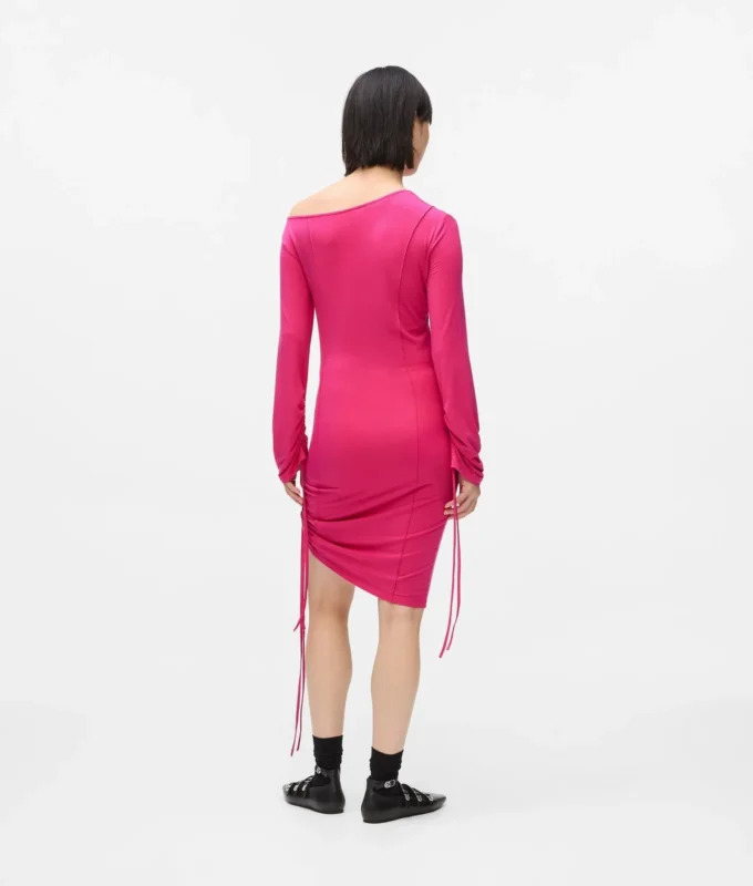 Off-shoulder kjole med snøre