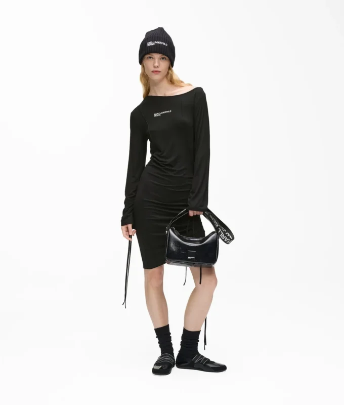 Off-shoulder kjole med snøre
