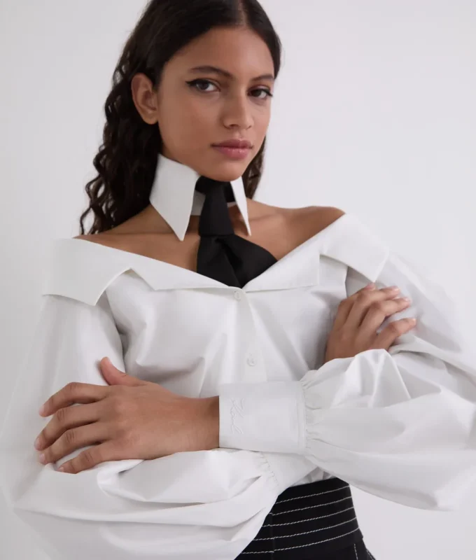 OFF-SHOULDER SKJORTE