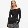 Off-shoulder strikket top