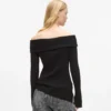 Off-shoulder strikket top