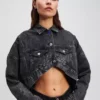 OVERSIZED CROPPED DENIMJAKKE