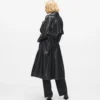 Perforeret trenchcoat i imiteret læder