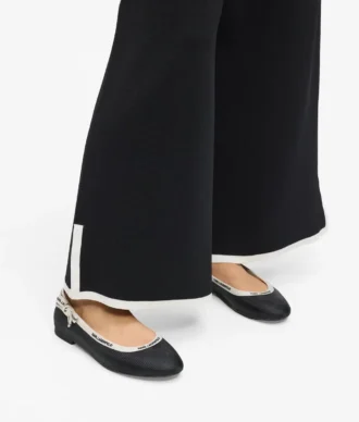 Pumps med båndkrave