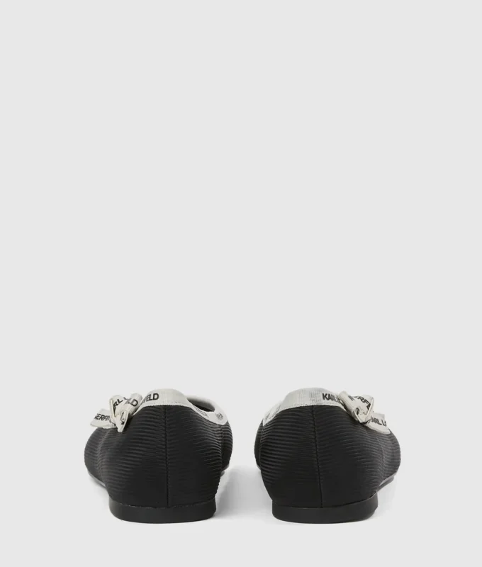 Pumps med båndkrave