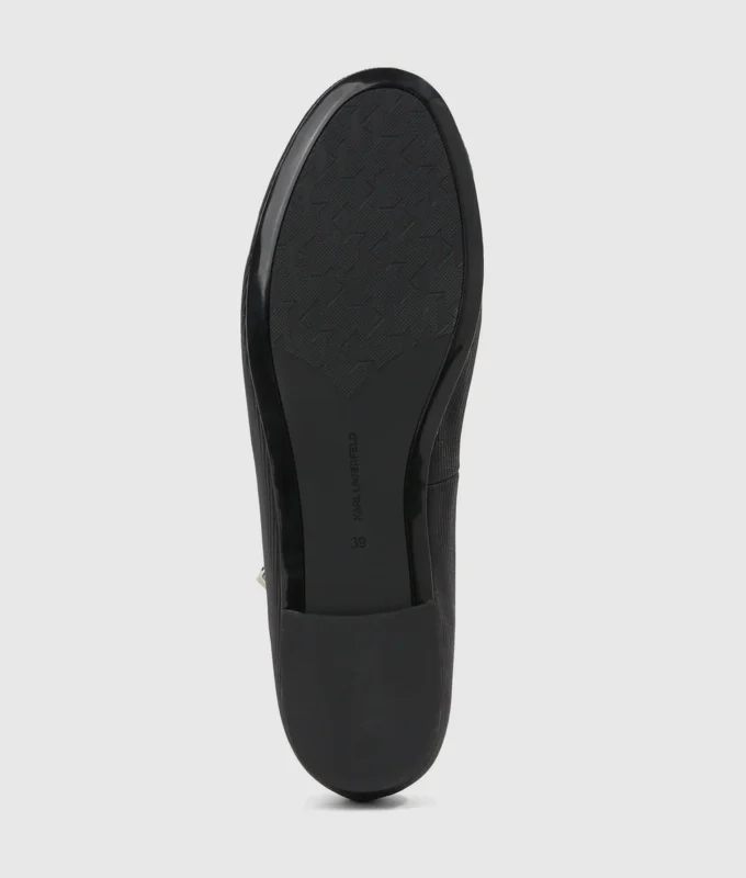 Pumps med båndkrave
