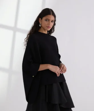 RIBSTRIKKET PONCHO
