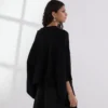 RIBSTRIKKET PONCHO