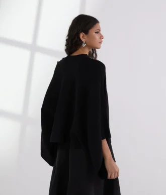 RIBSTRIKKET PONCHO