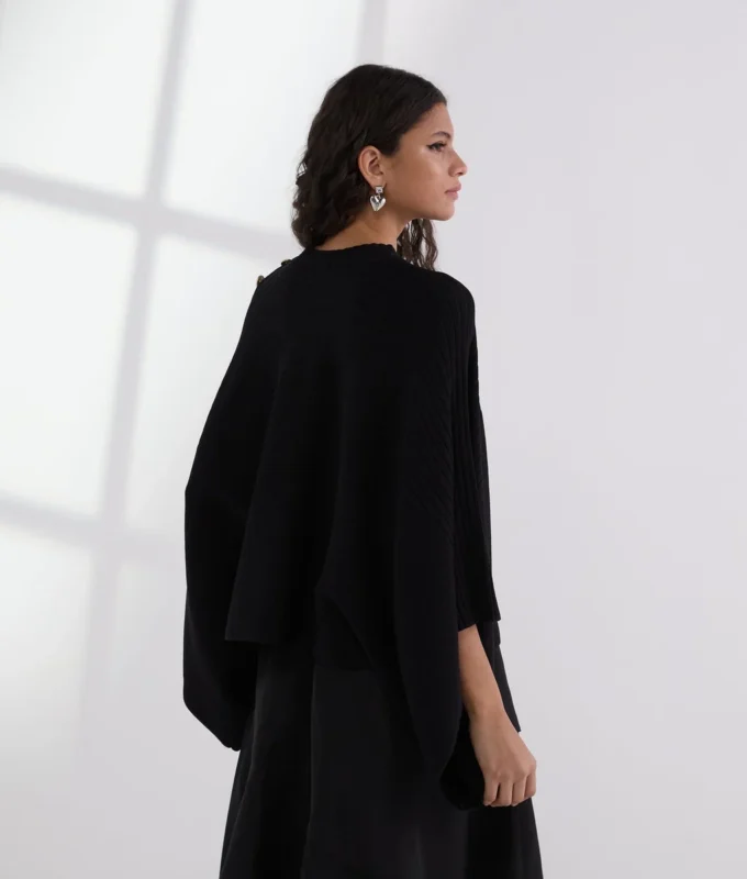 RIBSTRIKKET PONCHO