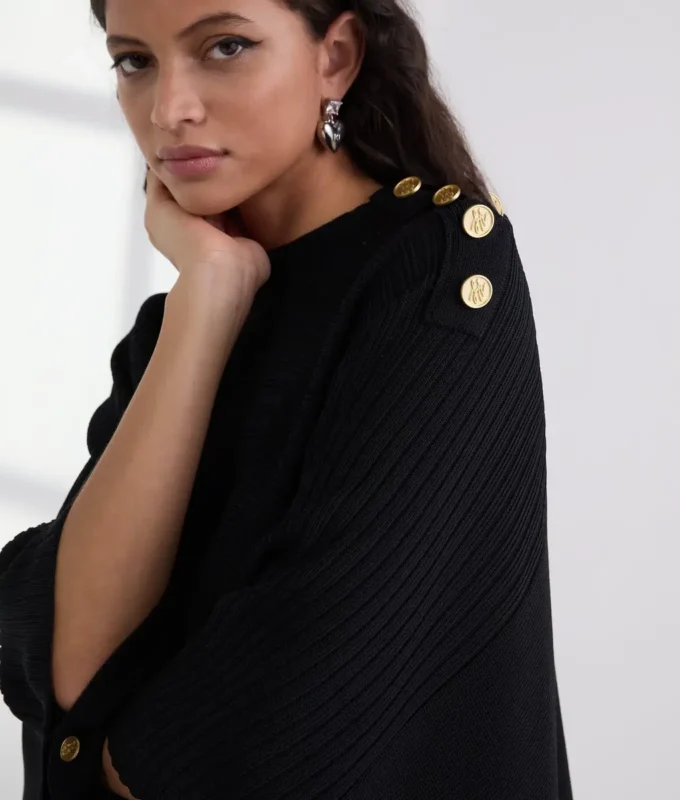 RIBSTRIKKET PONCHO
