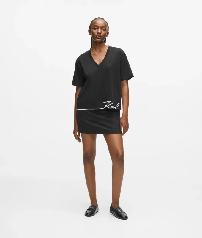 Signatur-T-shirt med V-hals