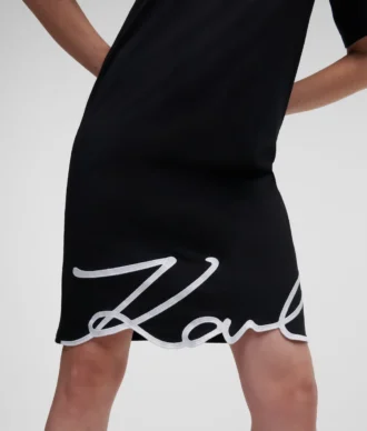 SIGNATURE HEM T-SHIRT-KJOLE