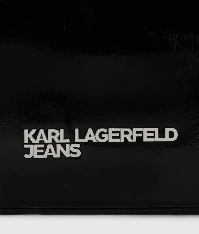 Skinnende skuldertaske med logo