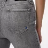 Skinny jeans med høj talje