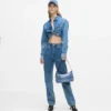 Skuldertaske i denim med spænde