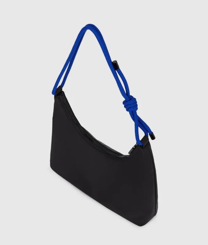 Skuldertaske i nylon med snor