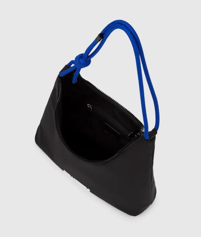 Skuldertaske i nylon med snor