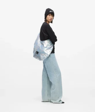 Stor hobo-taske i højglans denim