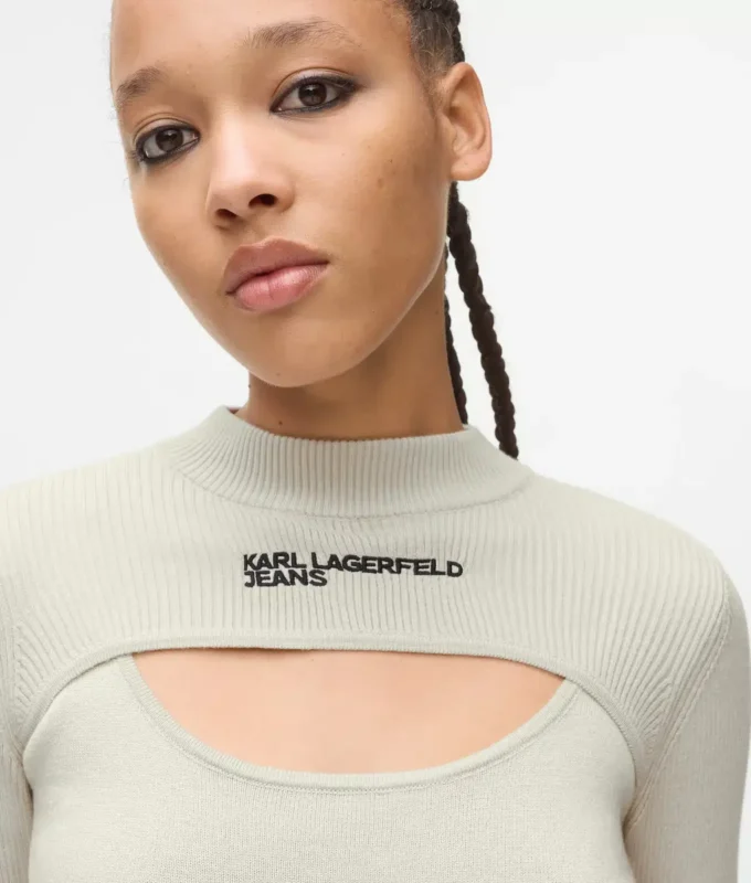 Sweater med udskæring