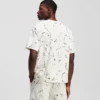 T-SHIRT MED ALL-OVER-PRINT