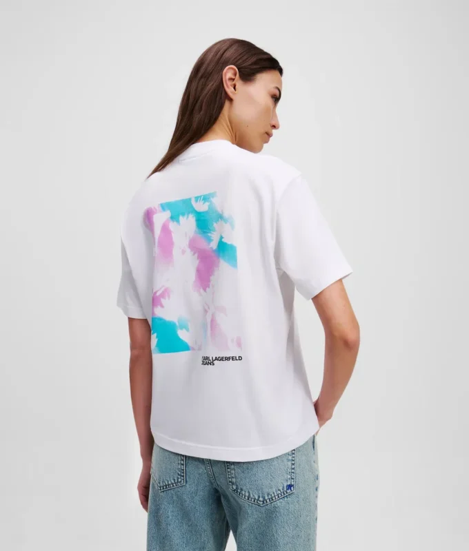 T-SHIRT MED BLOMSTERPRINT