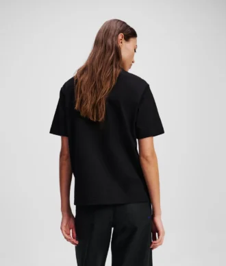 T-SHIRT MED BLOMSTERPRINT