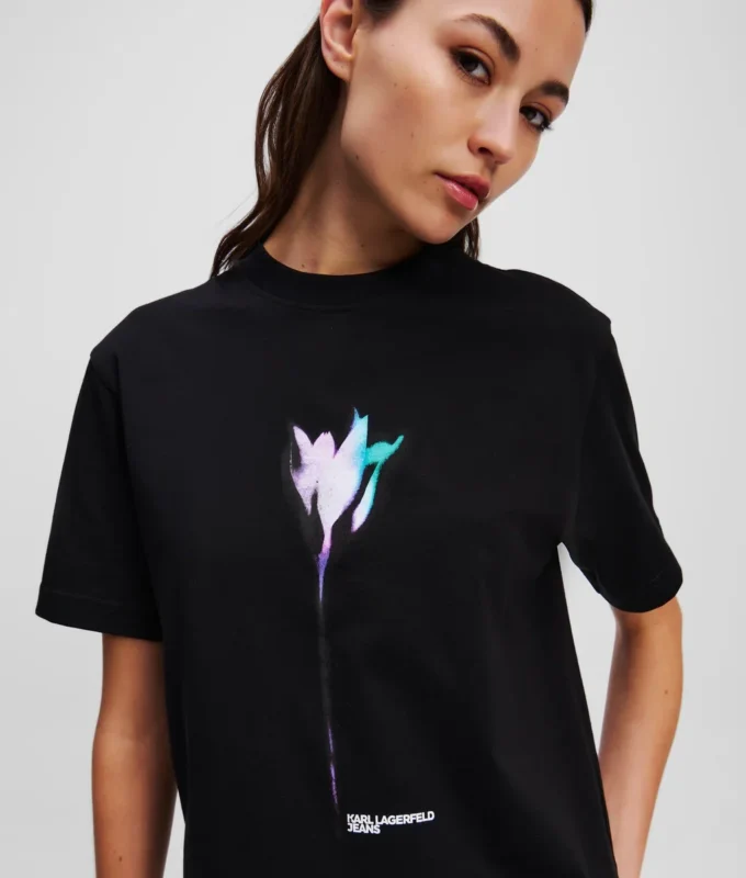 T-SHIRT MED BLOMSTERPRINT
