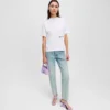 T-SHIRT MED BLOMSTERPRINT