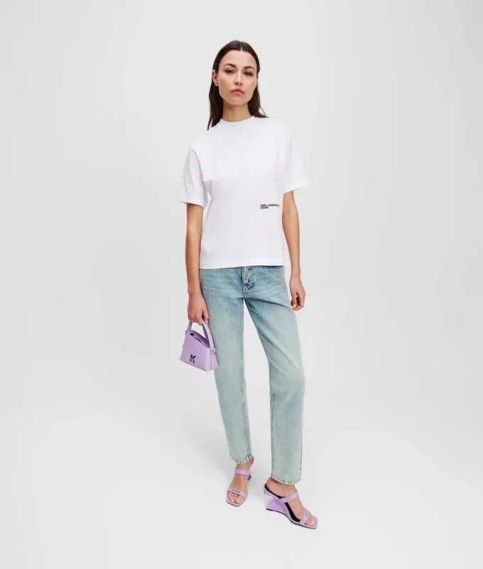 T-SHIRT MED BLOMSTERPRINT