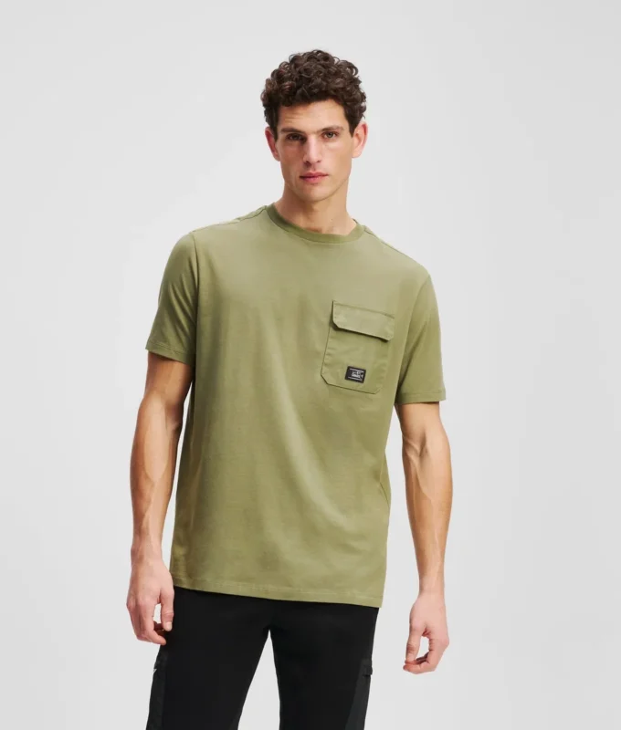 T-SHIRT MED BRYSTLOMME