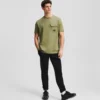 T-SHIRT MED BRYSTLOMME