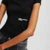 T-SHIRT MED FIRKANTET HALSKANT