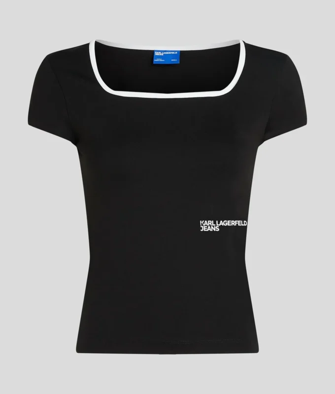 T-SHIRT MED FIRKANTET HALSKANT