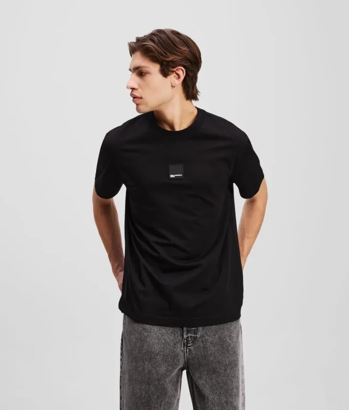 T-SHIRT MED GRAFIK