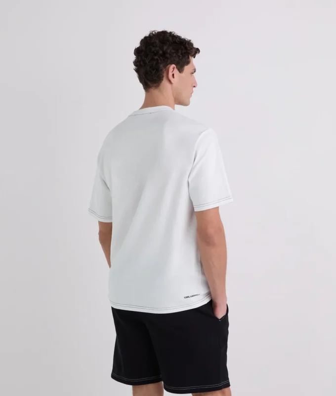T-SHIRT MED KONTRASTSTING
