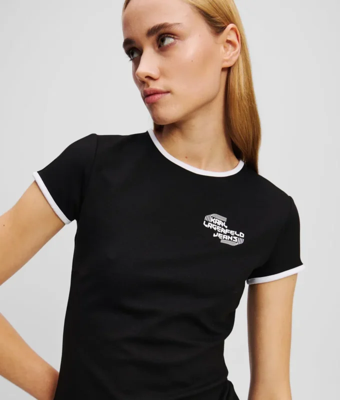 T-SHIRT MED KORT ÆRME