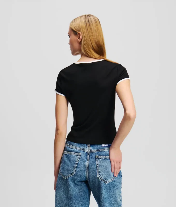 T-SHIRT MED KORT ÆRME