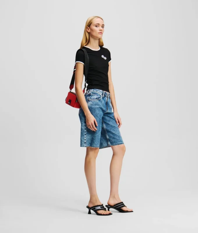 T-SHIRT MED KORT ÆRME