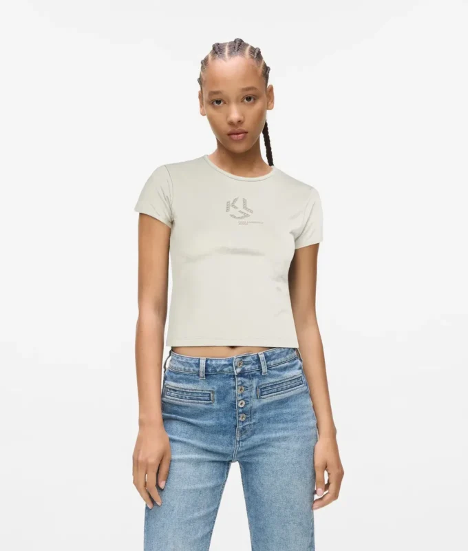 T-shirt med monogram og nitter