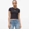 T-shirt med monogram og nitter