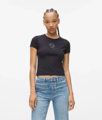 T-shirt med monogram og nitter
