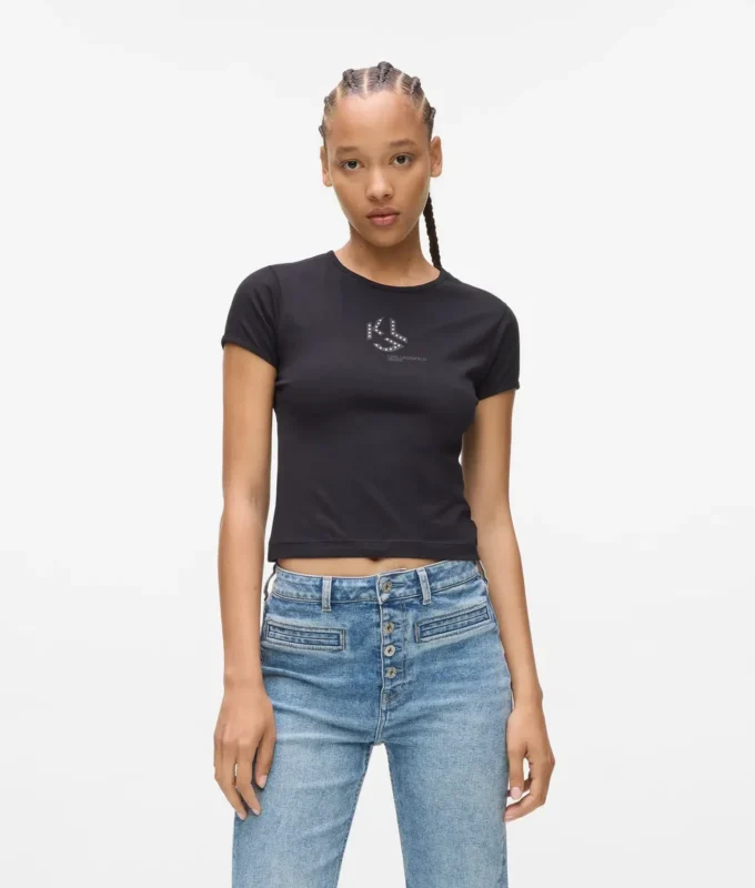 T-shirt med monogram og nitter
