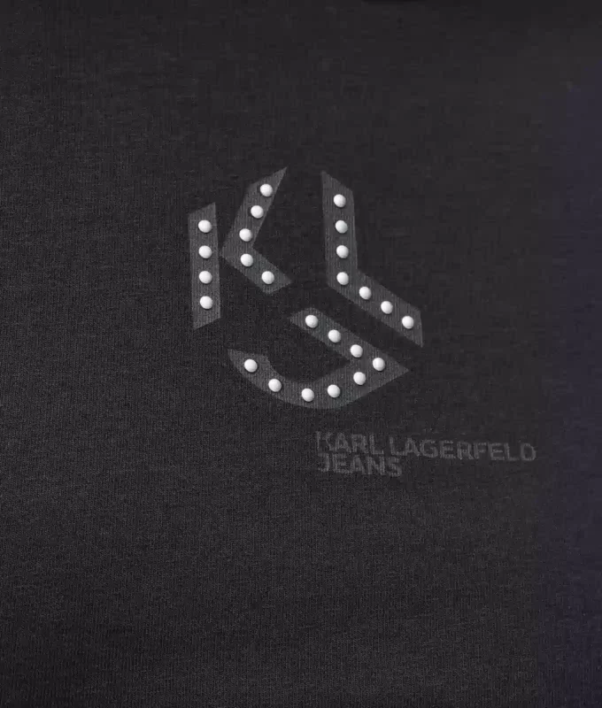 T-shirt med monogram og nitter